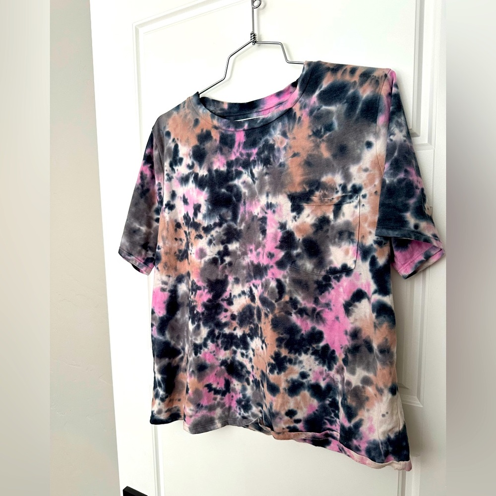 Great condition Elizabeth and James tie dye T-shirt with pocket